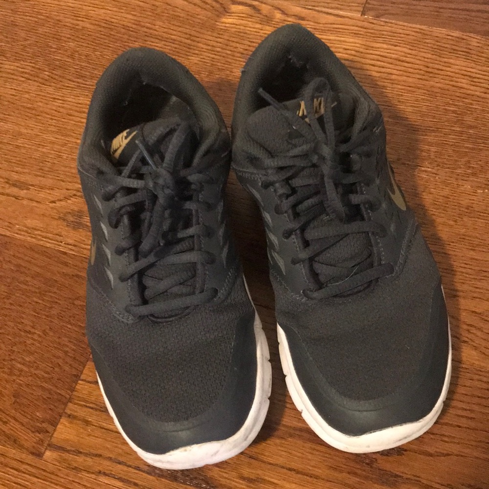Nike Running Shoes - Picture 2 of 5